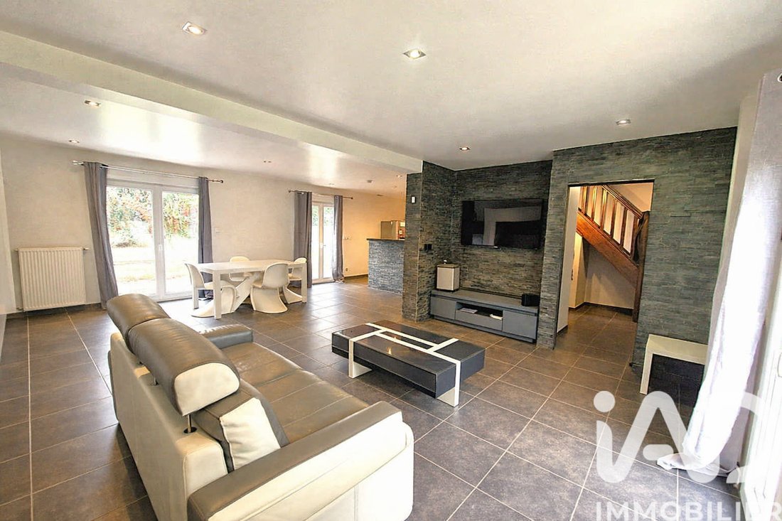 House in Mandres-les-Roses, Ile-de-France, France 3 - 17059938
