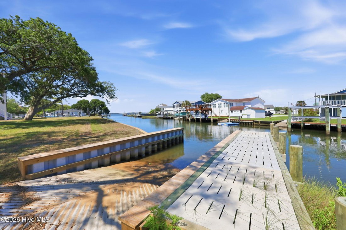House in Cedar Point, North Carolina, United States 4 - 17969350