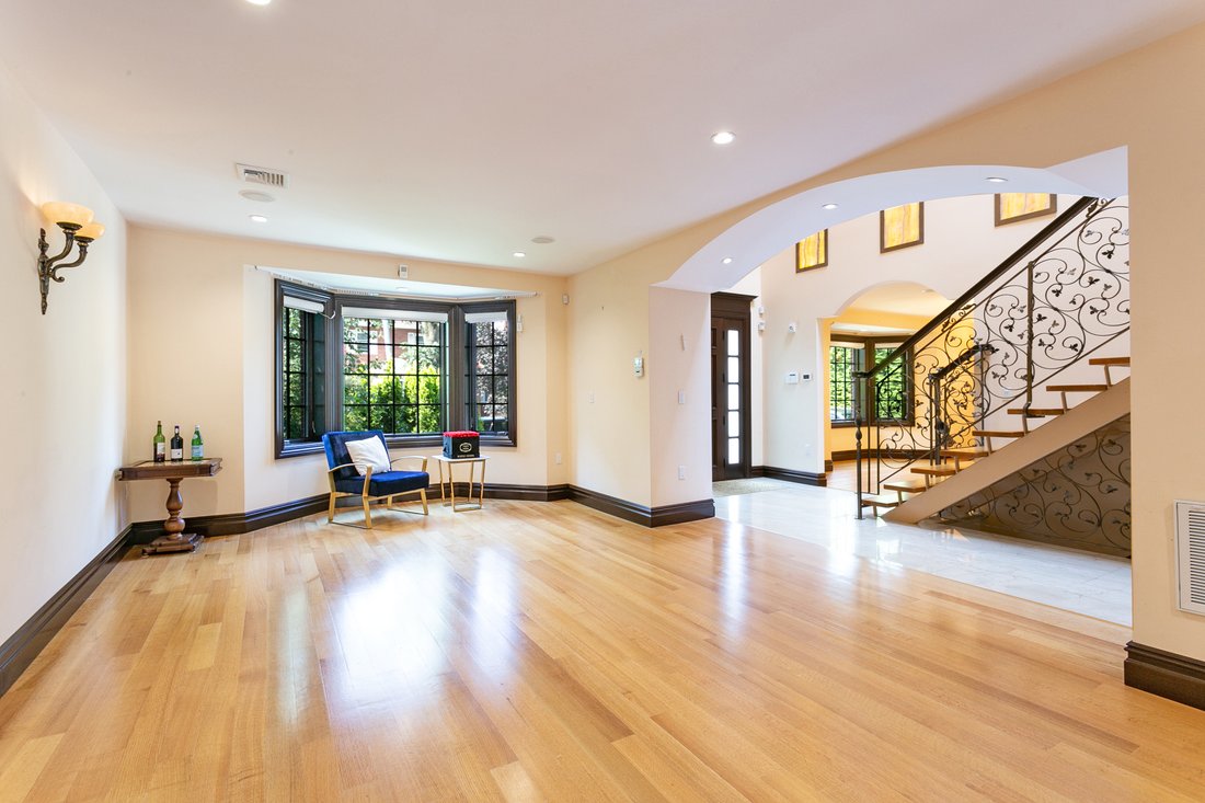 House in New York, New York, United States 4 - 17967853