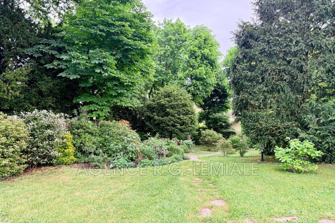 Villa in Chateau, Maisons-Laffitte, France 3 - 17966899