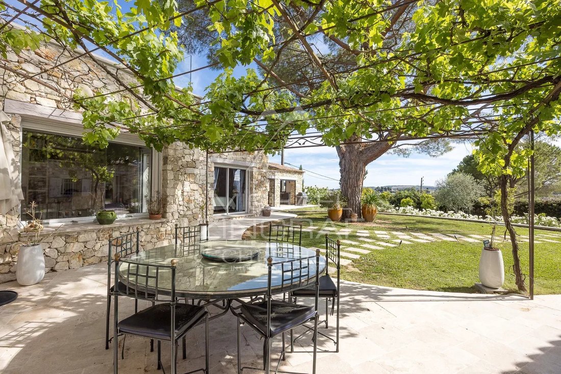 Villa in Saint-Paul-de-Vence, Provence-Alpes-Côte d'Azur, France 4 - 17965951
