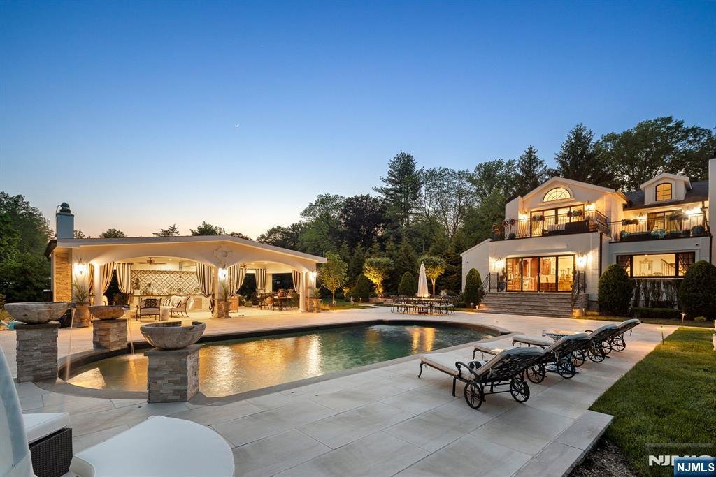 House in Montvale, New Jersey, United States 2 - 17970446