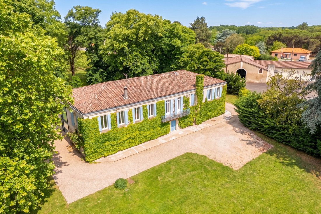 House in Yvrac, Nouvelle-Aquitaine, France 2 - 17971629