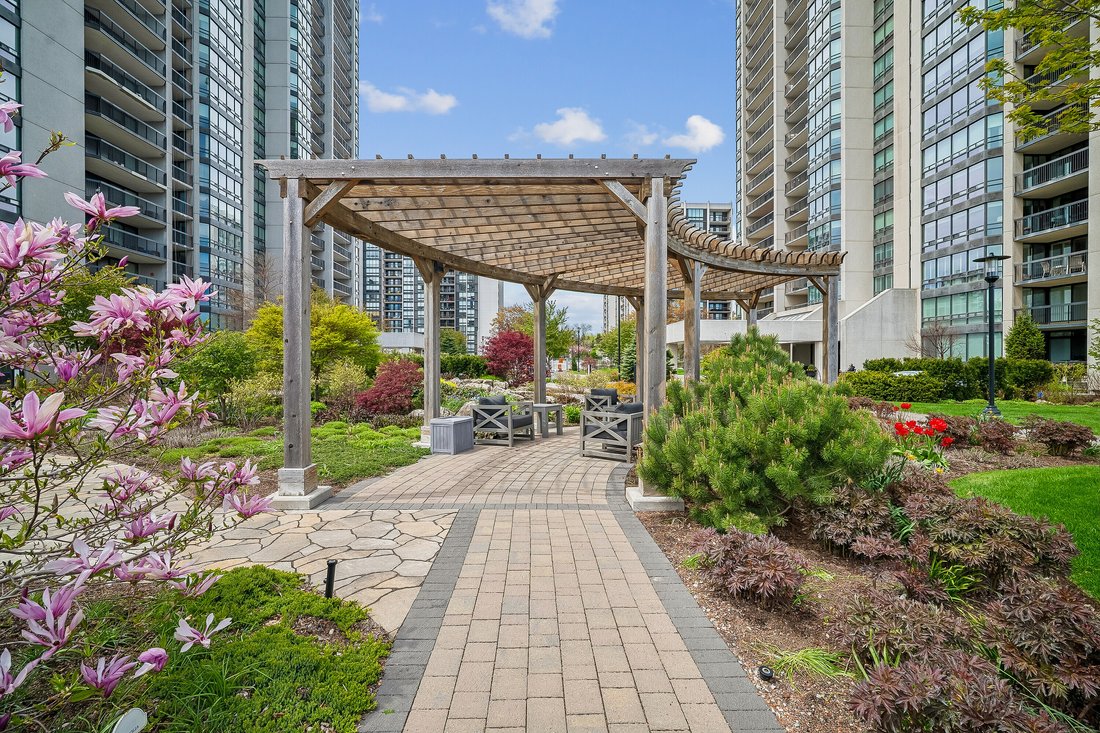 Condo in Oakville, Ontario, Canada 2 - 17971741