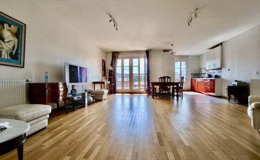 Apartment in Hôtel de Ville, Courbevoie, France 1