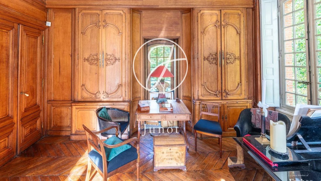 Castle in Neauphle-le-Château, Ile-de-France, France 4 - 17967084