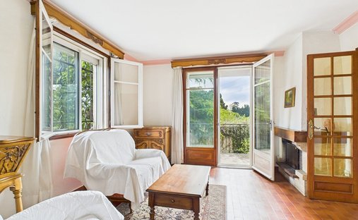 Chateau With Outbuilding And Private Beach In Provence