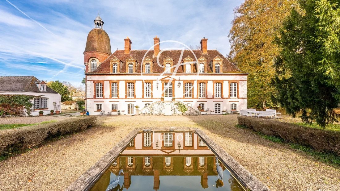 Castle in Neauphle-le-Château, Ile-de-France, France 1 - 17967084