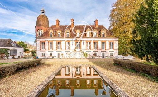 Castle in Neauphle-le-Château, Ile-de-France, France 1