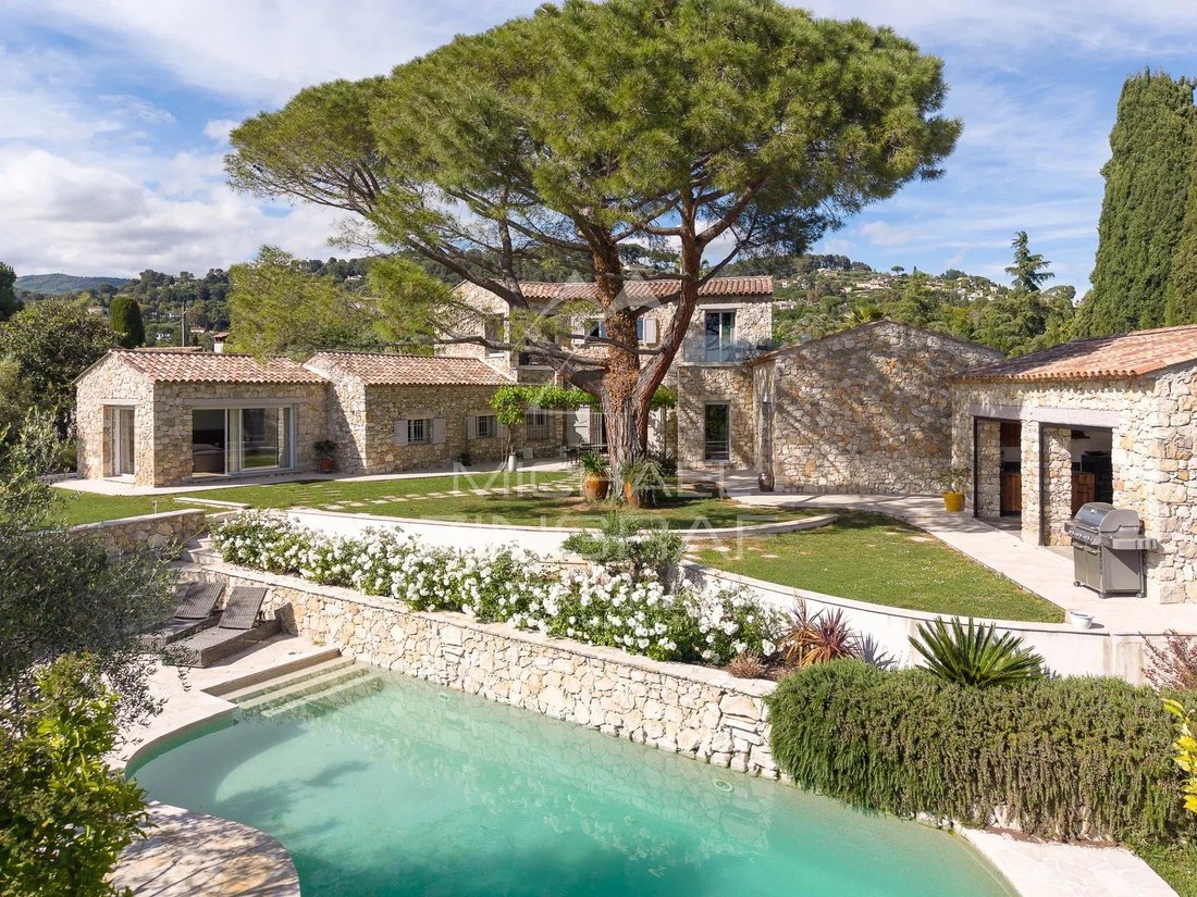 Villa in Saint-Paul-de-Vence, Provence-Alpes-Côte d'Azur, France 1 - 17965951