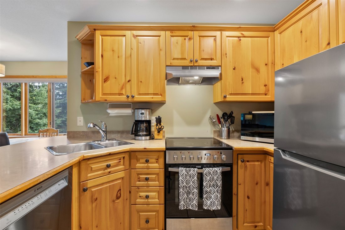 Apartment in Sun Peaks, British Columbia, Canada 4 - 17970058