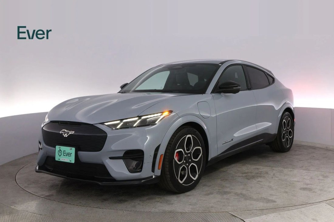 Suv in San Francisco, CA, United States 2 - 17927627