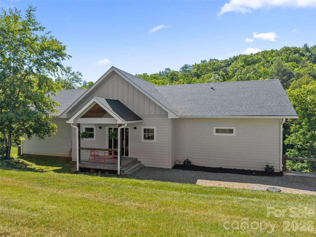 House in Candler, North Carolina, United States 4 - 17970332