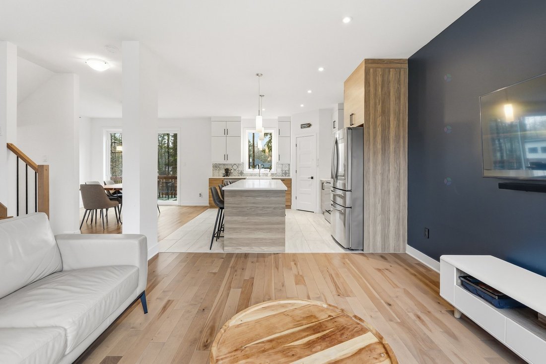 House in Saint-Colomban, Quebec, Canada 5 - 17970027