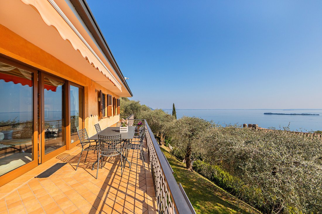 Villa in Gardone Riviera, Lombardy, Italy 4 - 13745775