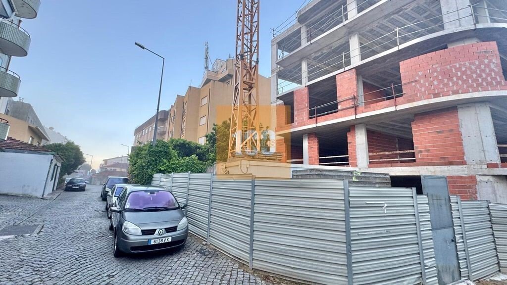 Apartment in Mafamude e Vilar do Paraiso, Porto District, Portugal 1 - 16600577