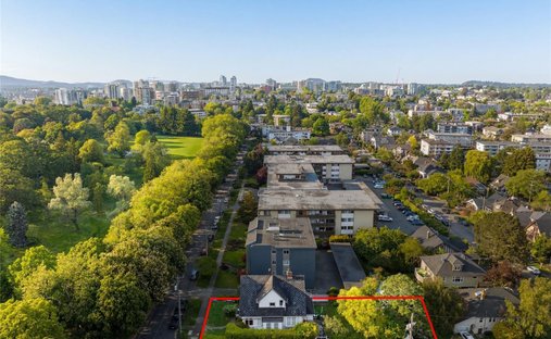 Land in Victoria, British Columbia, Canada 1