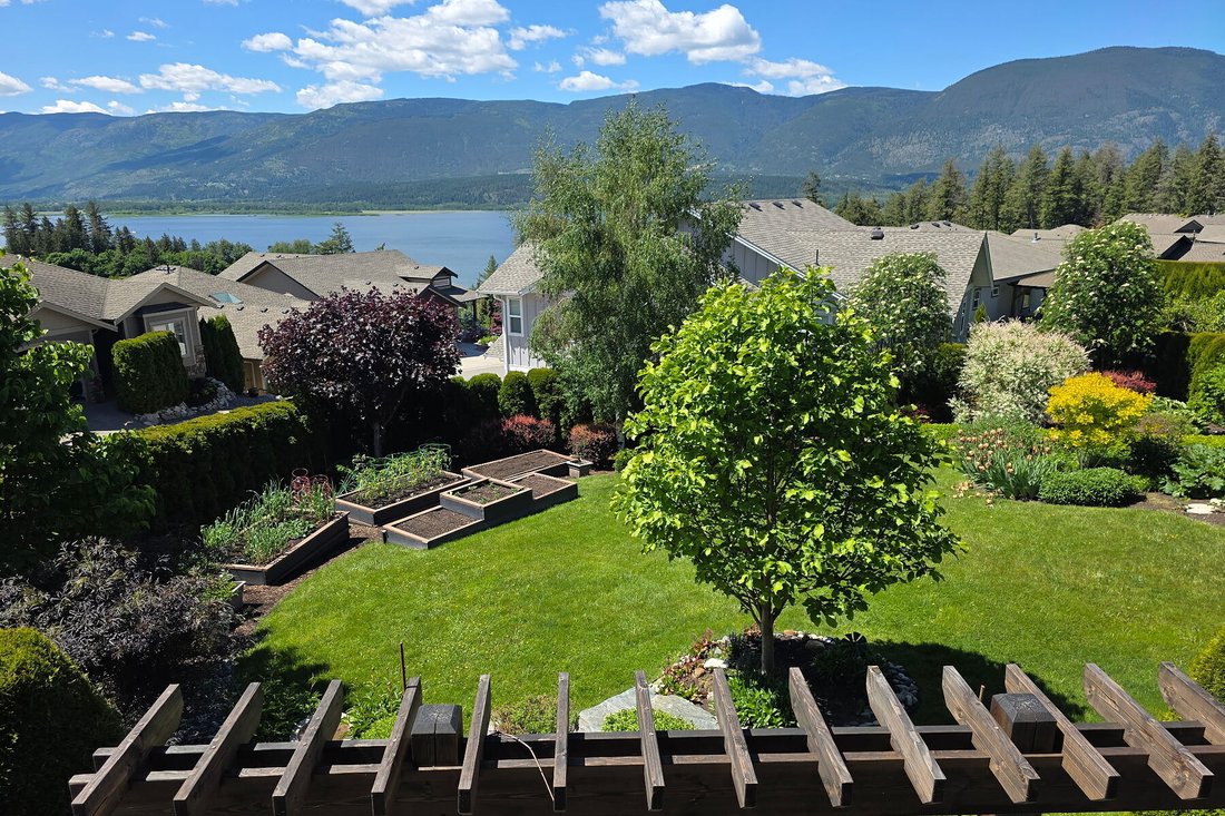 House in Salmon Arm, British Columbia, Canada 2 - 17266961