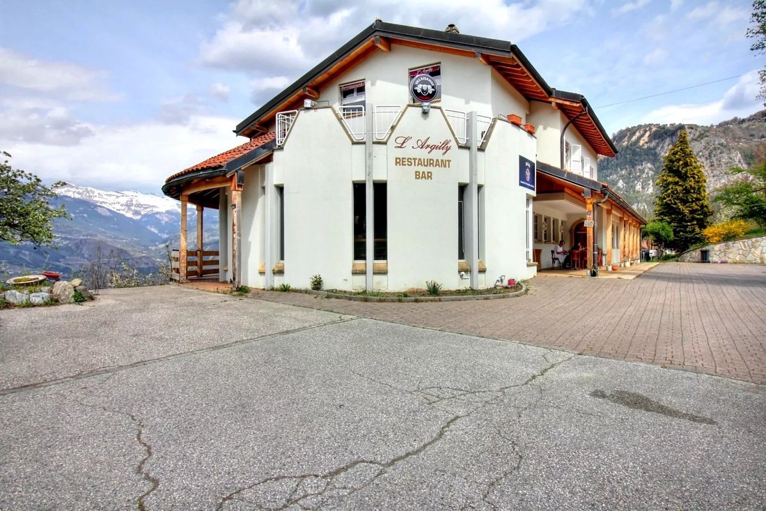 Estate in Sion, Valais, Switzerland 2 - 17967256