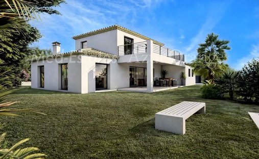 Land in Grimaud, Provence-Alpes-Côte d'Azur, France 1