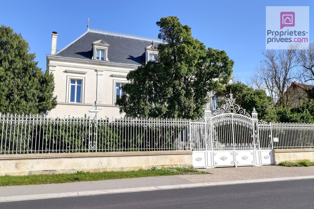 Villa in Villeneuve-la-Comtesse, Nouvelle-Aquitaine, France 1 - 17967627