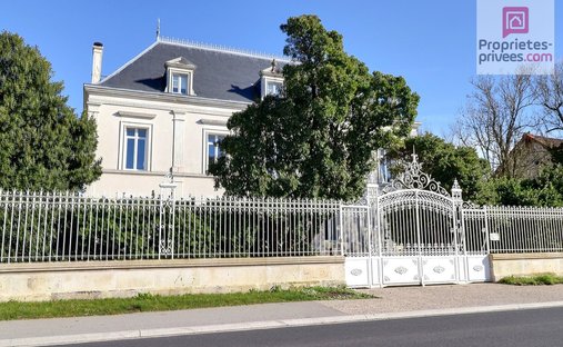 Villa in Villeneuve-la-Comtesse, Nouvelle-Aquitaine, France 1