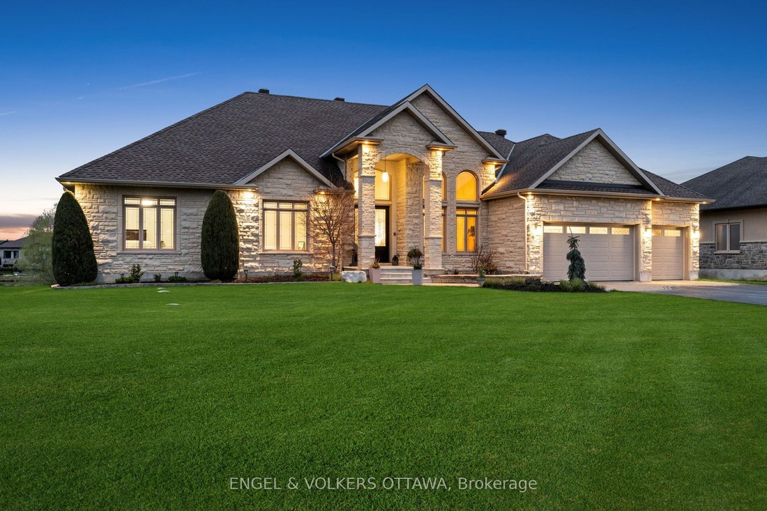 House in Ottawa, Ontario, Canada 3 - 17970085