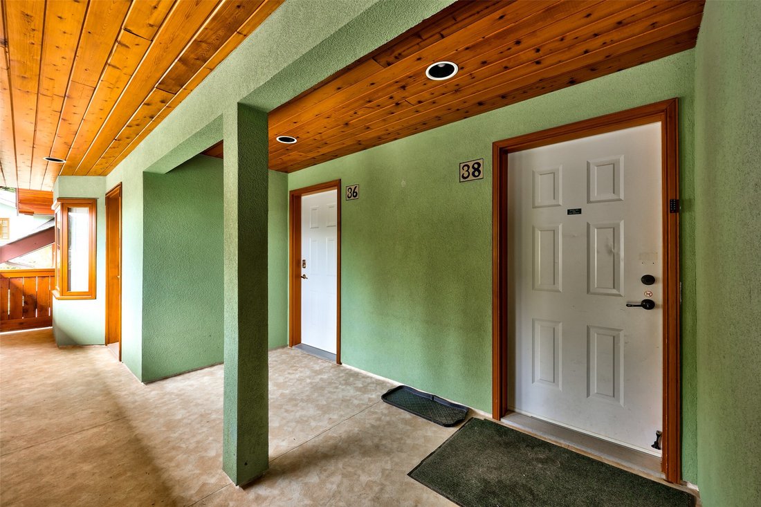 Apartment in Sun Peaks, British Columbia, Canada 2 - 17970058