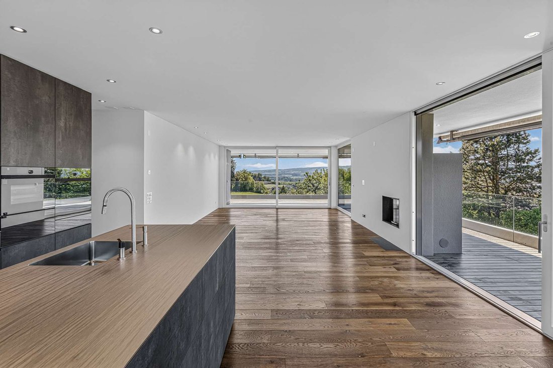 Panoramic Residence With Villa Character And Impressive Terrace