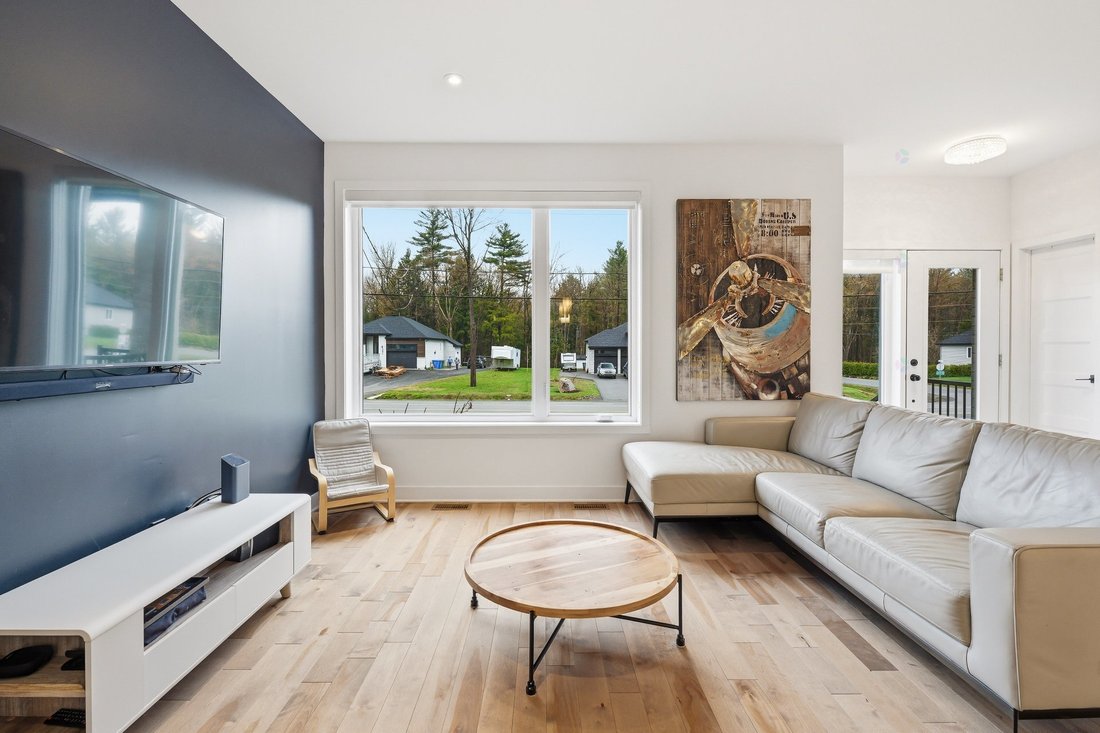 House in Saint-Colomban, Quebec, Canada 4 - 17970027