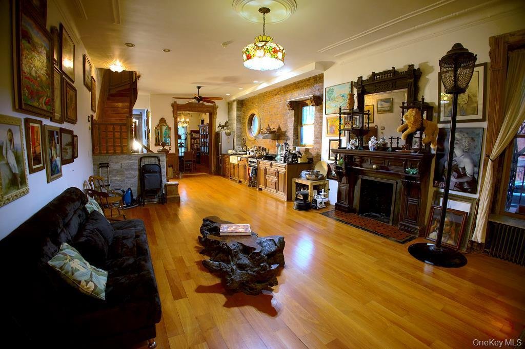 House in New York, New York, United States 3 - 17969023