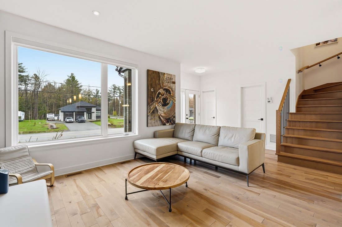 House in Saint-Colomban, Quebec, Canada 3 - 17970027