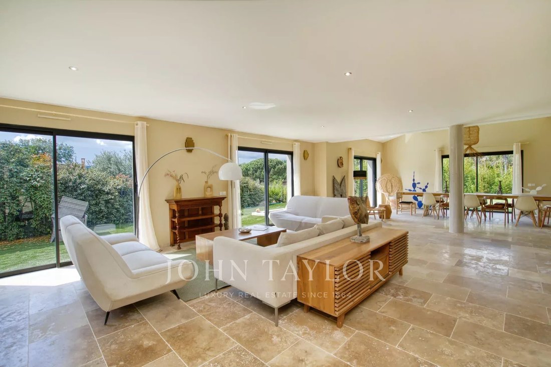 Villa in Grimaud, Provence-Alpes-Côte d'Azur, France 3 - 17965831