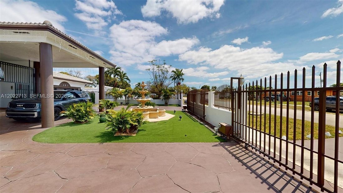 House in Hialeah, Florida, United States 3 - 17971900