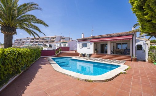 Villa in Es Castell, Balearische Inseln, Spanien 1