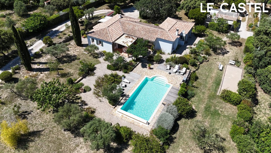 Villa in La Cadiere-d'Azur, Provence-Alpes-Côte d'Azur, France 1 - 17912308