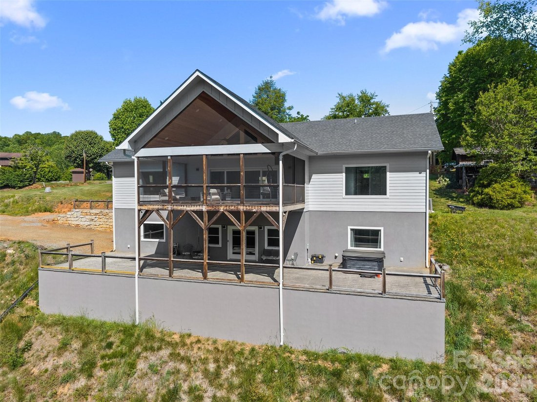 House in Candler, North Carolina, United States 1 - 17970332