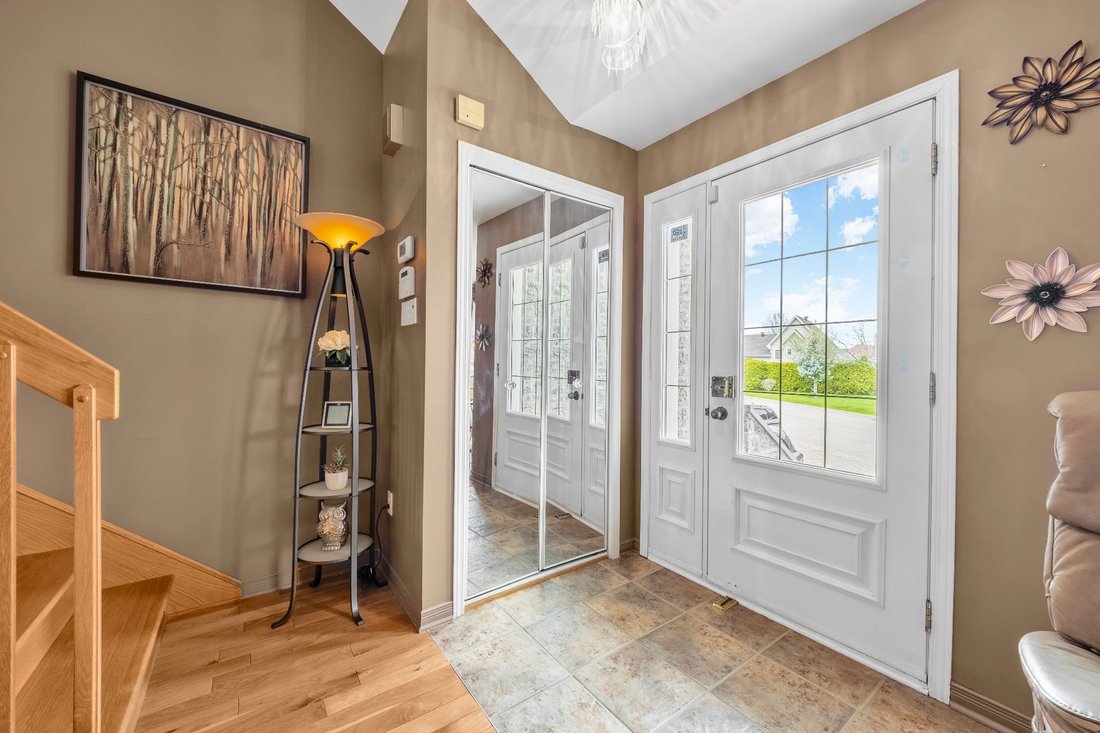 House in L'Assomption, Quebec, Canada 5 - 17970105