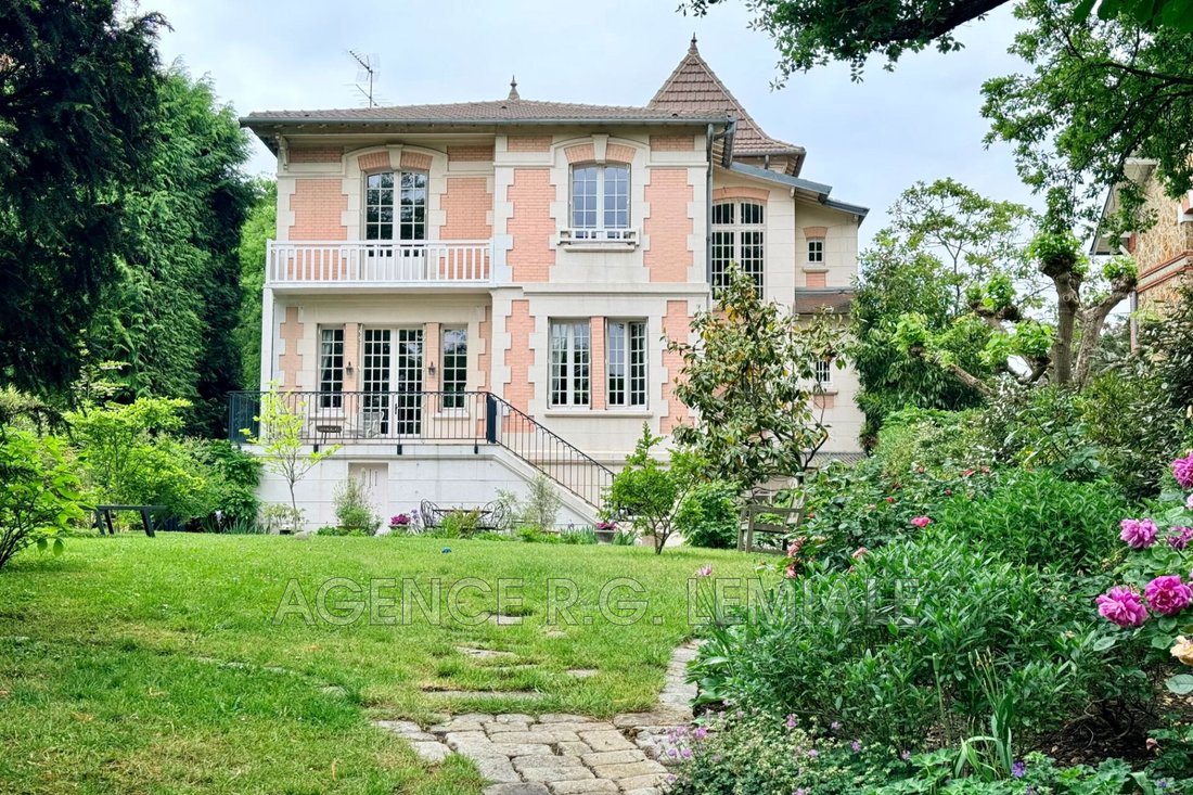 Villa in Chateau, Maisons-Laffitte, France 1 - 17966899
