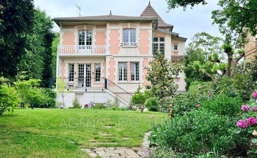 Villa in Chateau, Maisons-Laffitte, France 1