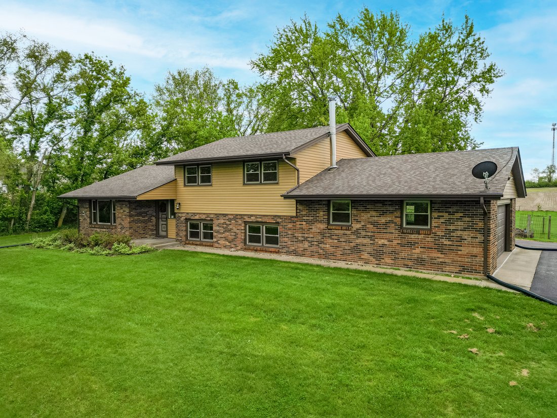 House in Pecatonica, Illinois, United States 3 - 17969397