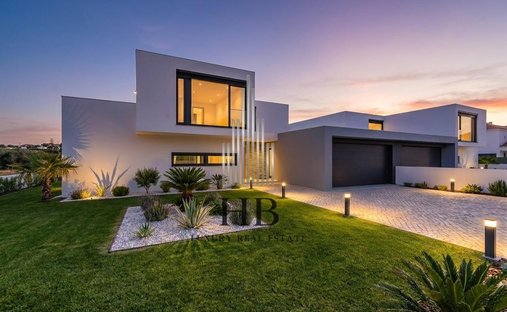 House in Colares, Lisbon, Portugal 1