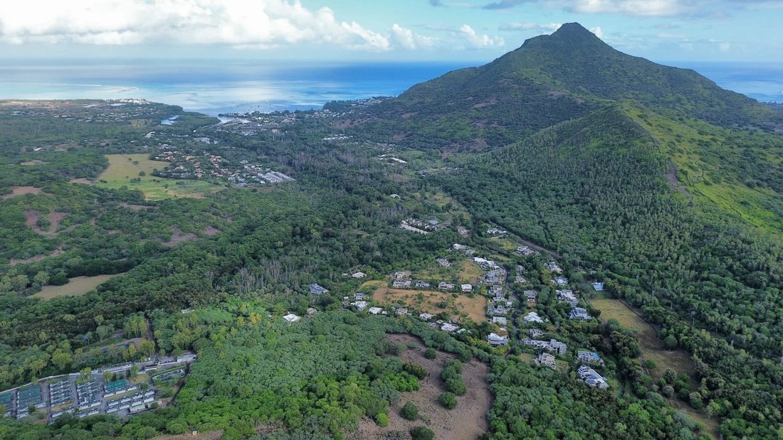 Land in La Preneuse, Rivière Noire District, Mauritius 1 - 17965988