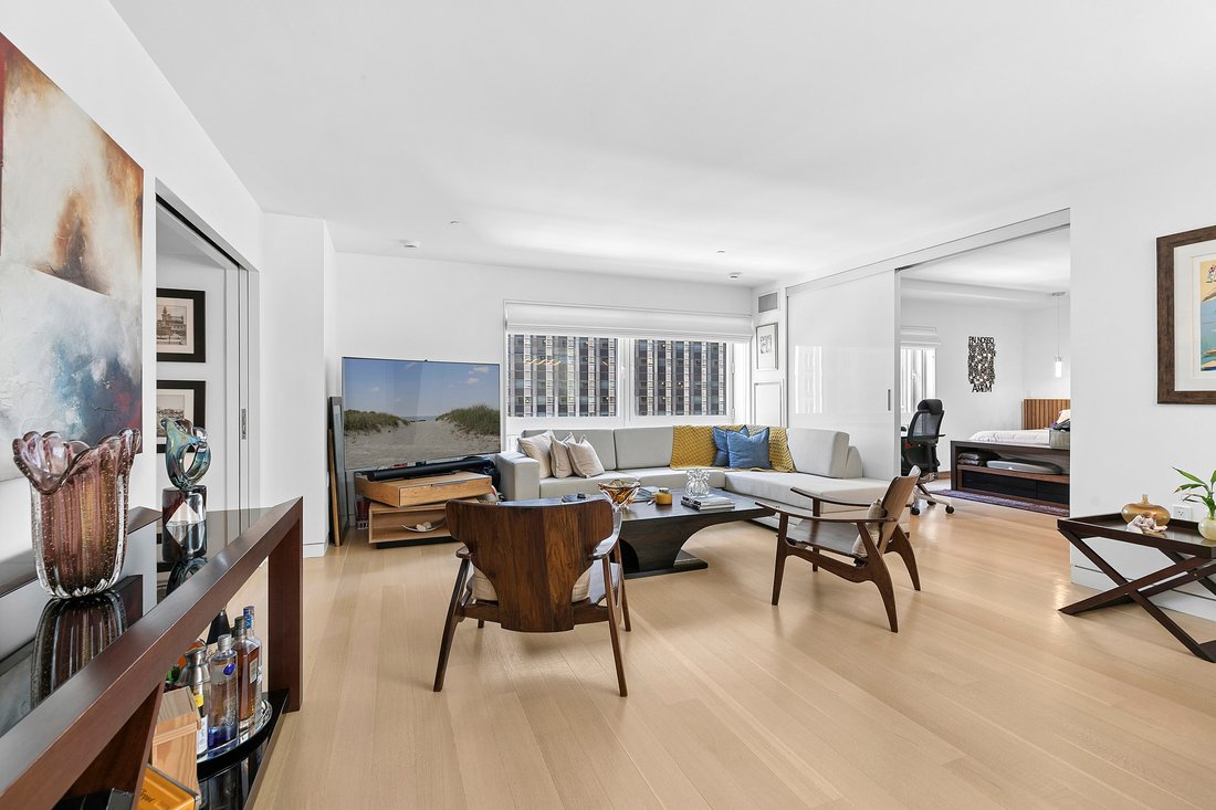 New York, New York, United States 1 - 17967134