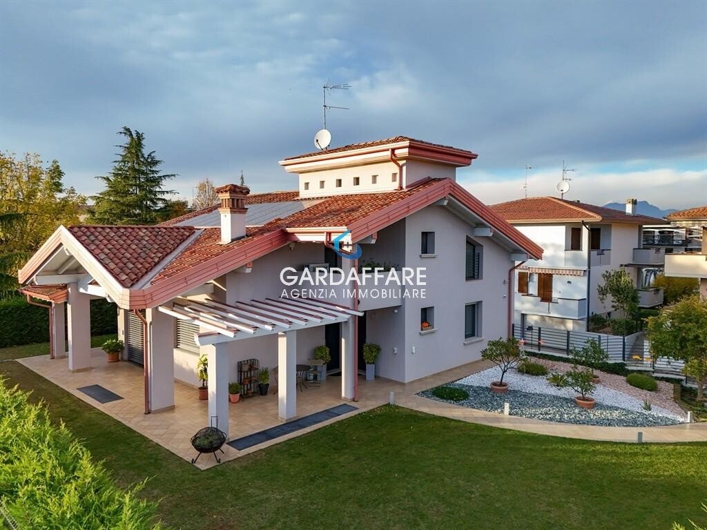 Villa in Rivoltella, Desenzano del Garda, Lombardy 2 - 17968435