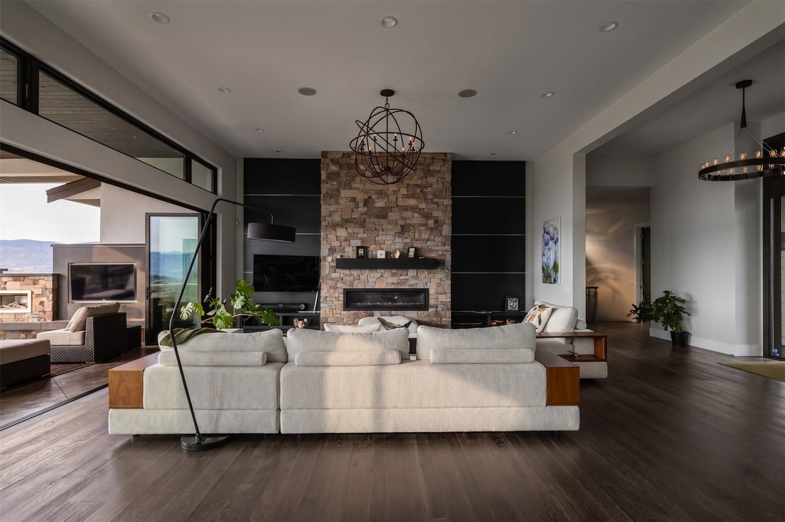 House in Kelowna, British Columbia, Canada 5 - 17970039