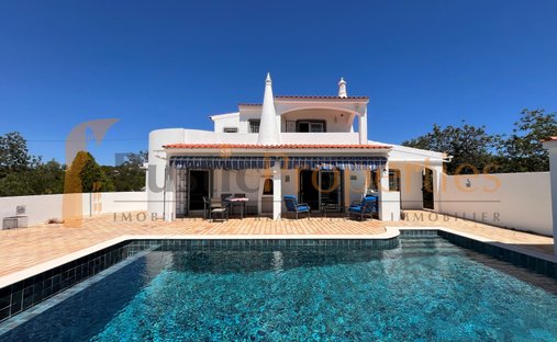 Villa in Santa Barbara de Nexe, Algarve, Portugal 1