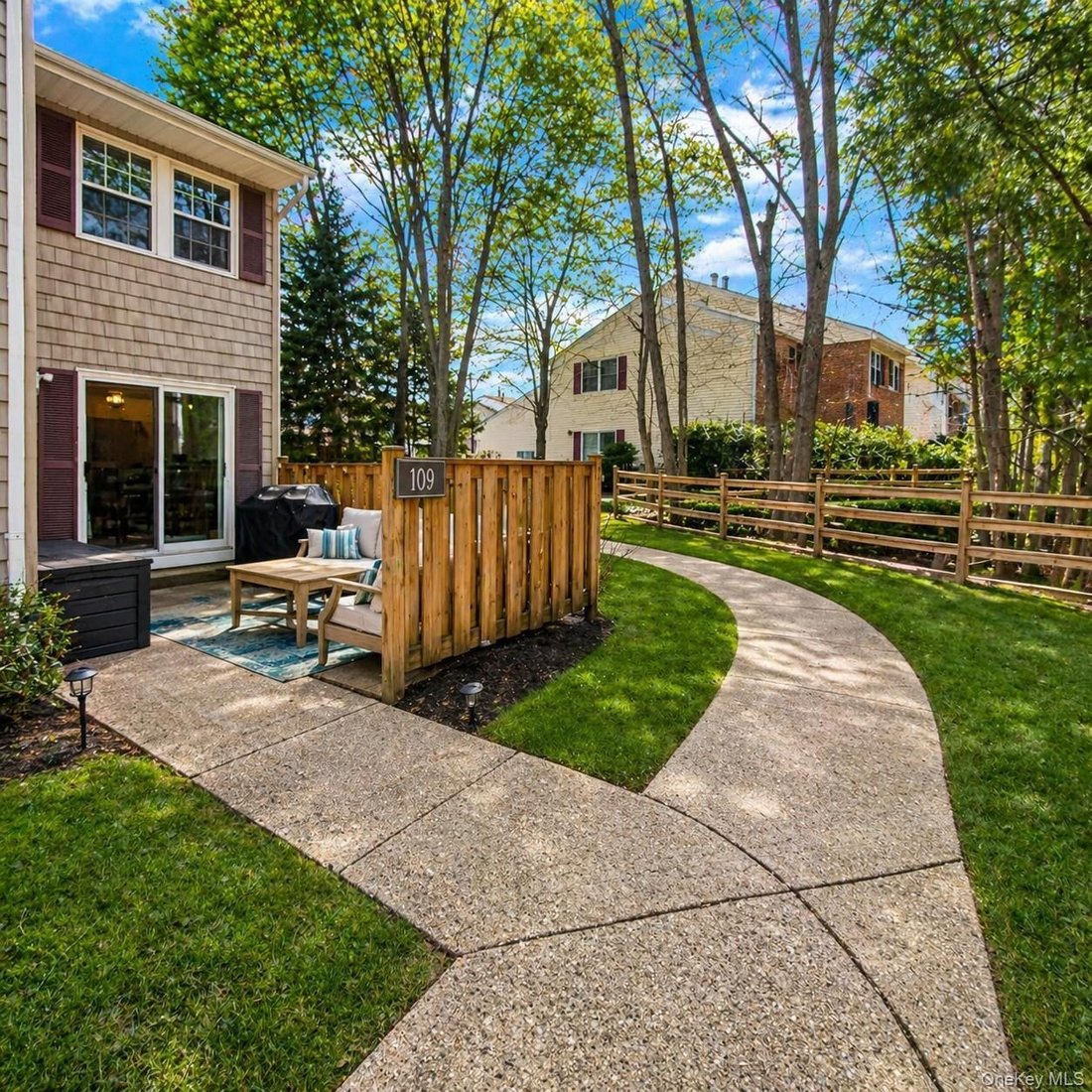 Condo in Woodbury, New York, United States 3 - 17829005