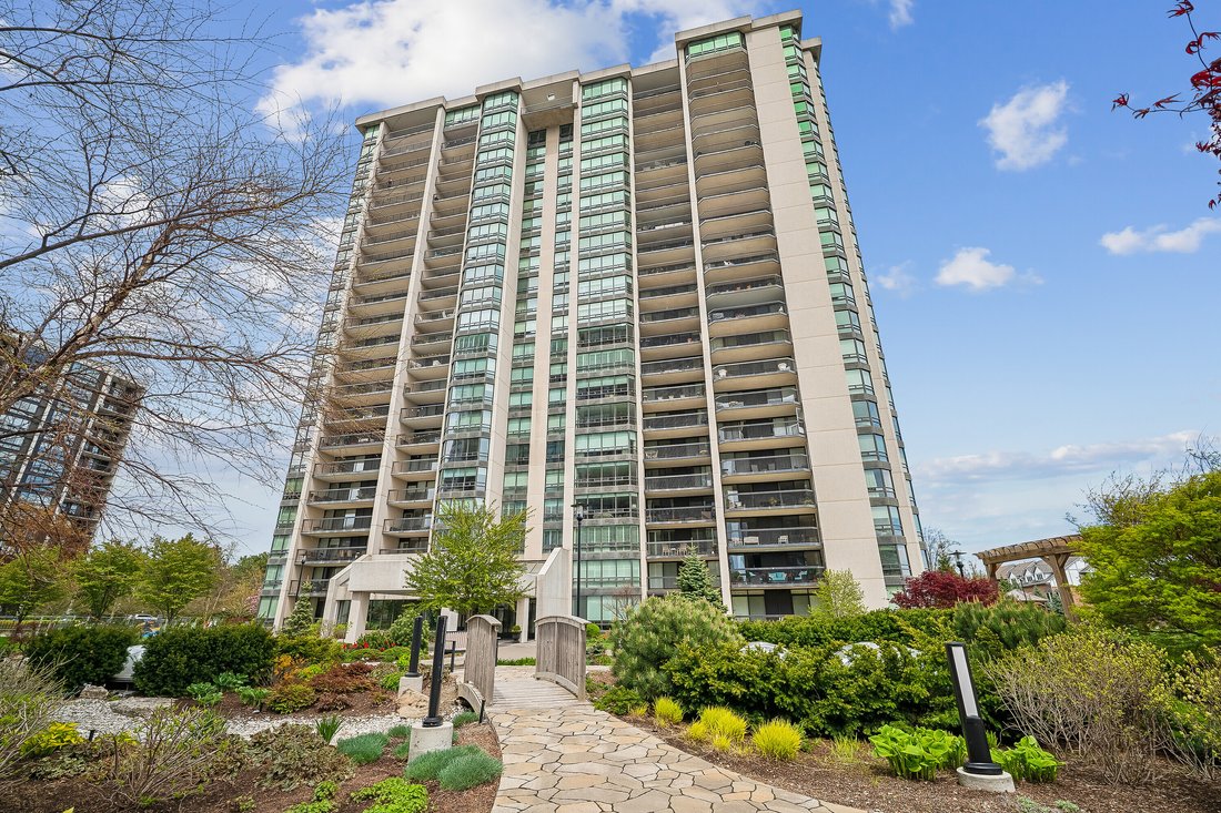 Condo in Oakville, Ontario, Canada 1 - 17971741