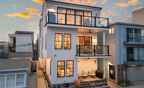House in Signal Hill, California, United States 1